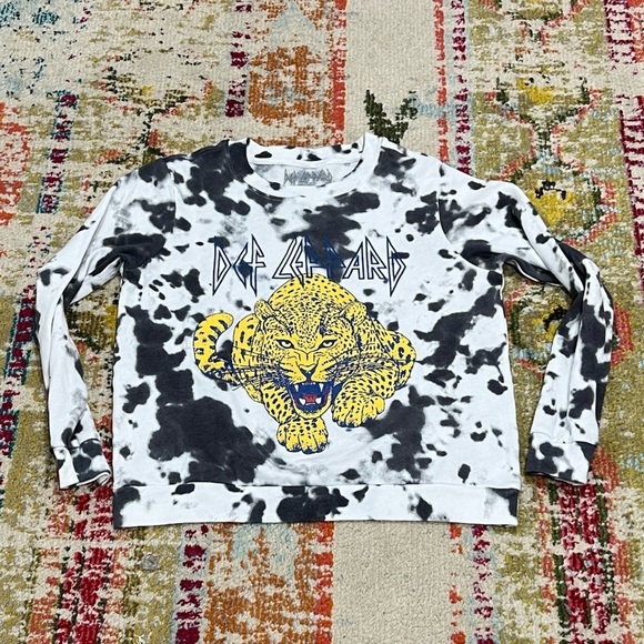 Women's Def Leppard Rock band Music Rock n Roll Crewneck Sweatshirt - Picture 1 of 7